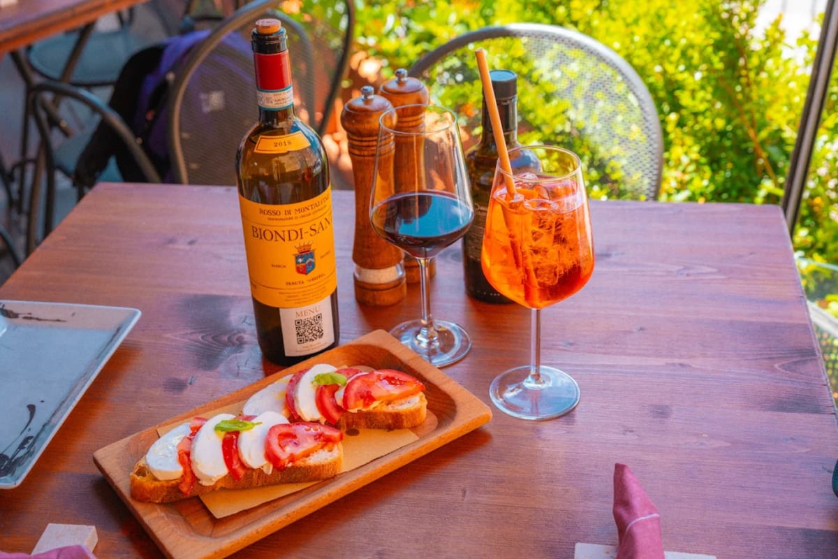 Private tour: E Lucean le Stelle - Wine Bar Bistrot with local guide - Image 1
