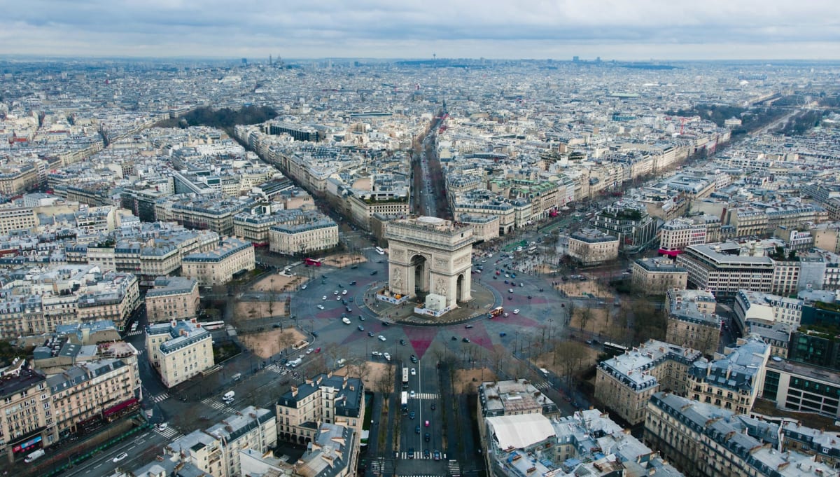 Private tour: Arc de Triomphe with local guide - Image 1