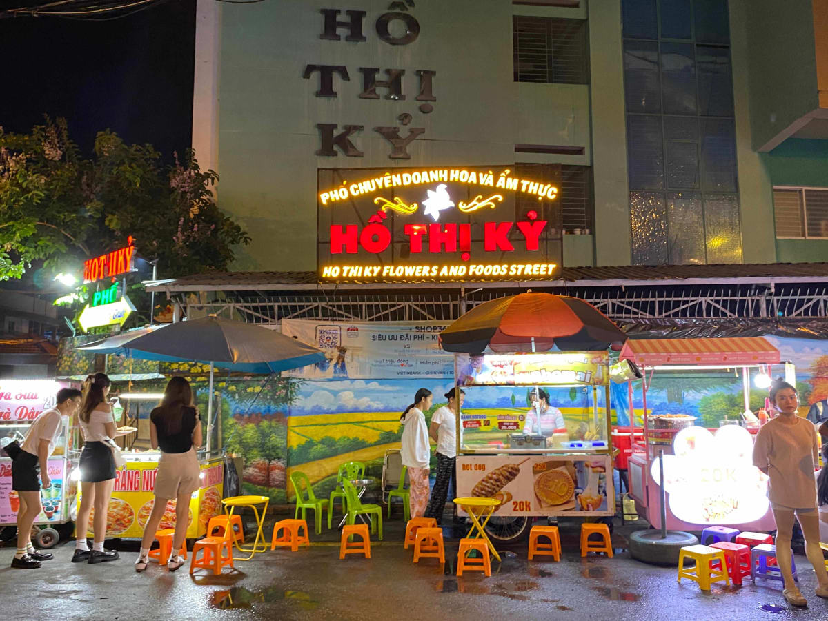 Private tour: Ho Thi Ky Food Markets with local guide - Image 1