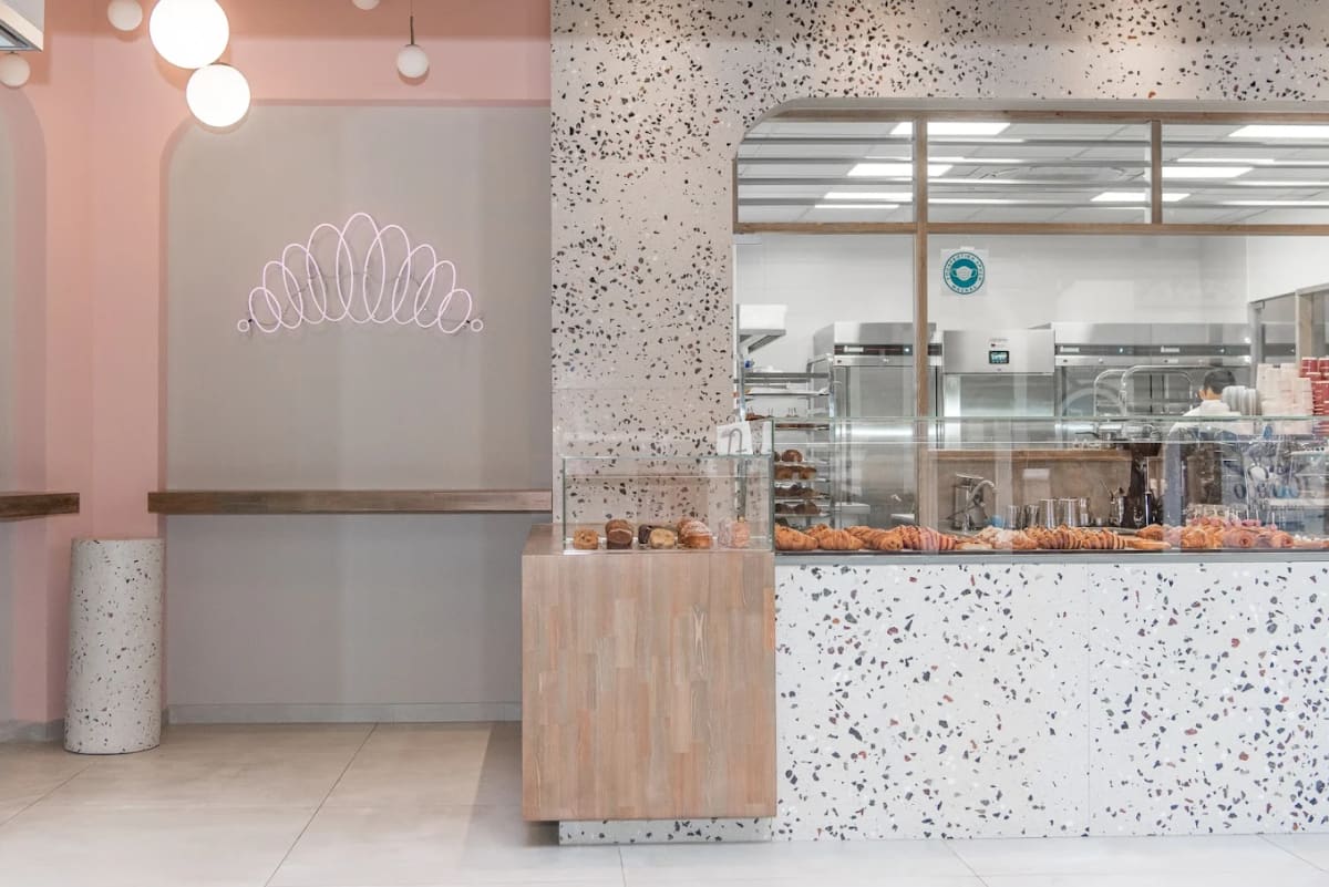 Private tour: Overoll Croissanterie with local guide - Image 1
