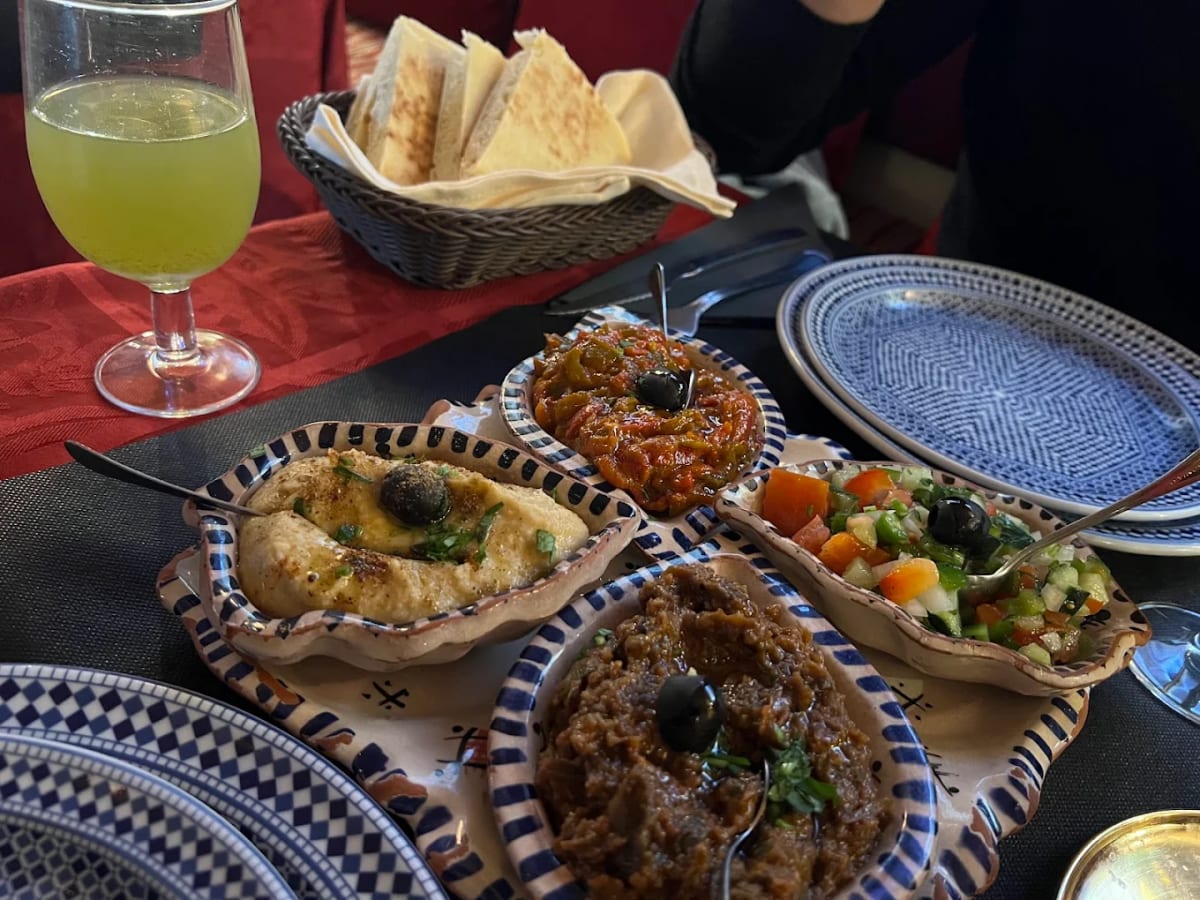 Private tour: Restaurant Arrayanes with local guide - Image 1