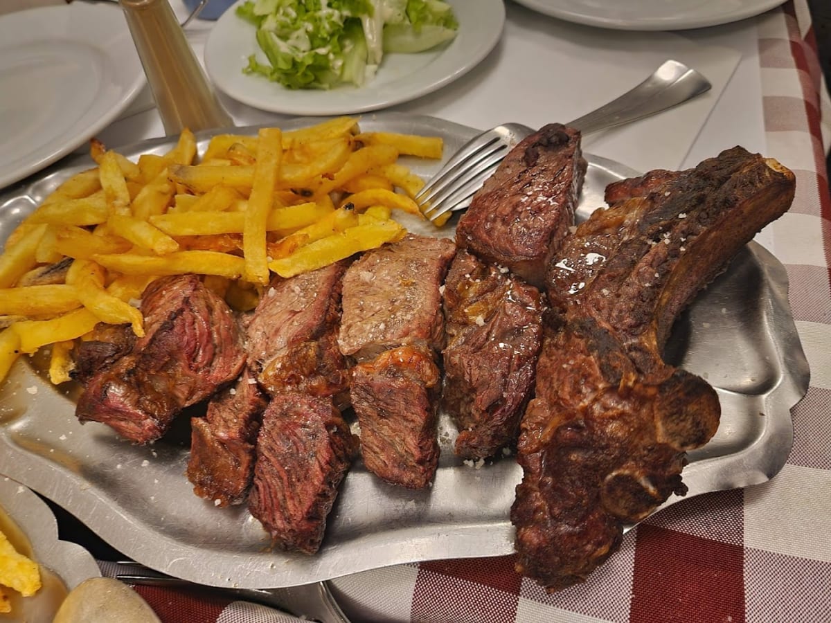 Private tour: Le Gavroche with local guide - Image 1