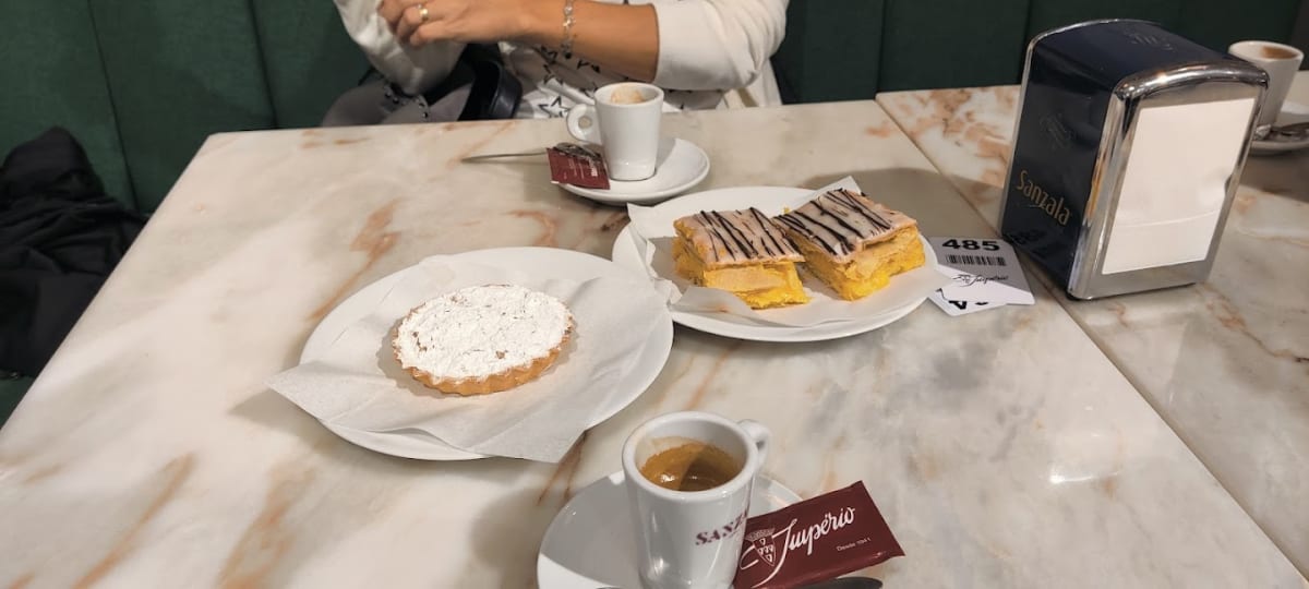 Private tour: Confeitaria Império with local guide - Image 1