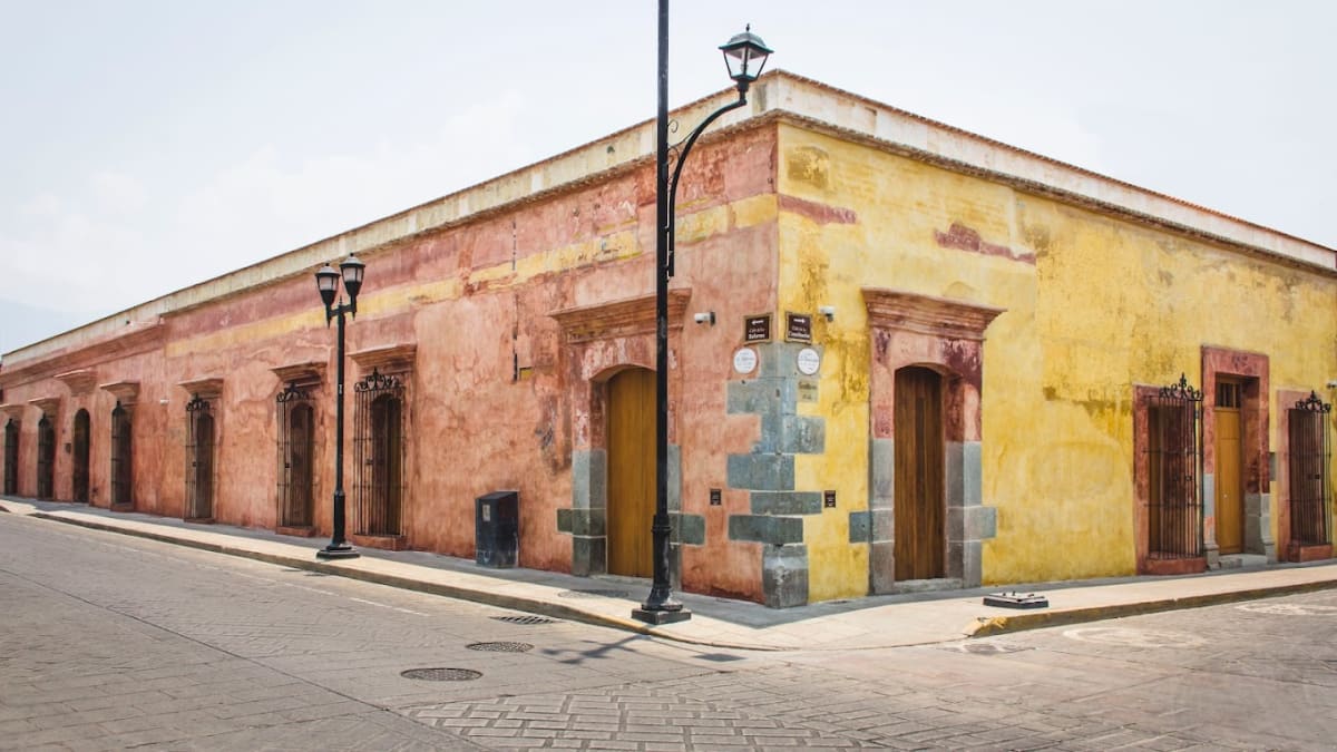 Private tour: Museo de la Filatelia (MUFI) with local guide - Image 1