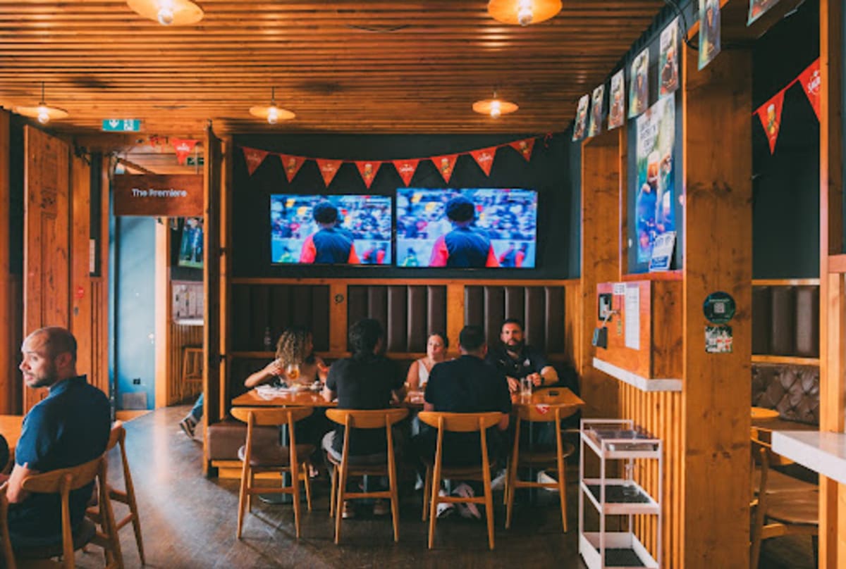Private tour: The Couch Sports Bar with local guide - Image 1