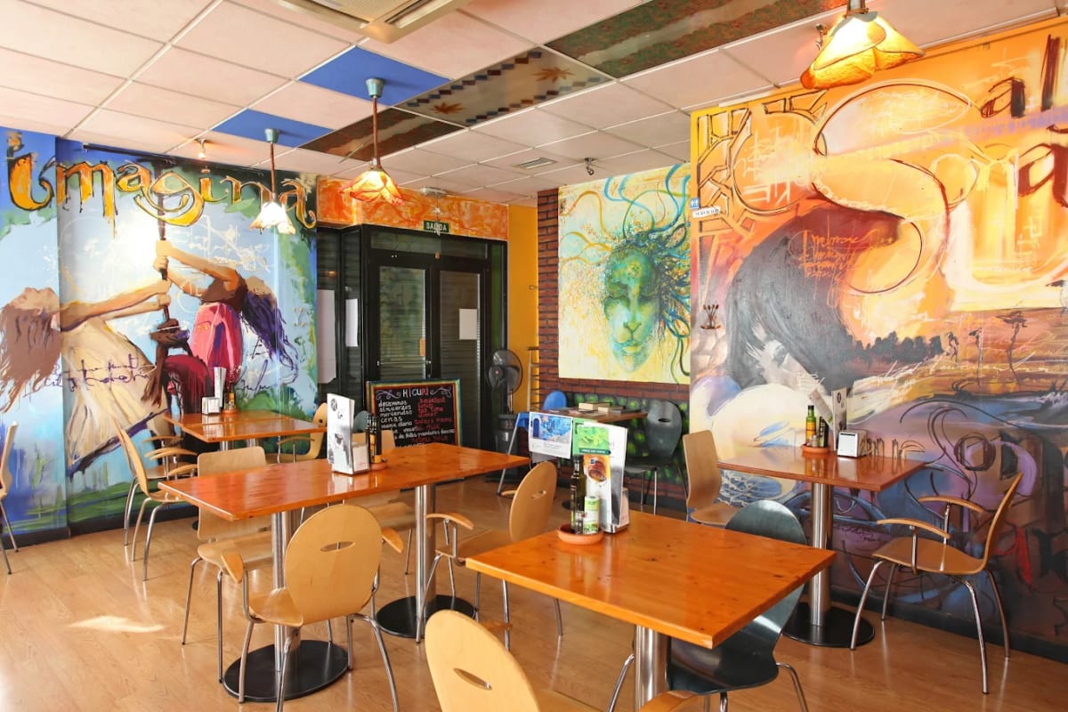 Private tour: Hicuri Restaurante Vegano with local guide - Image 1