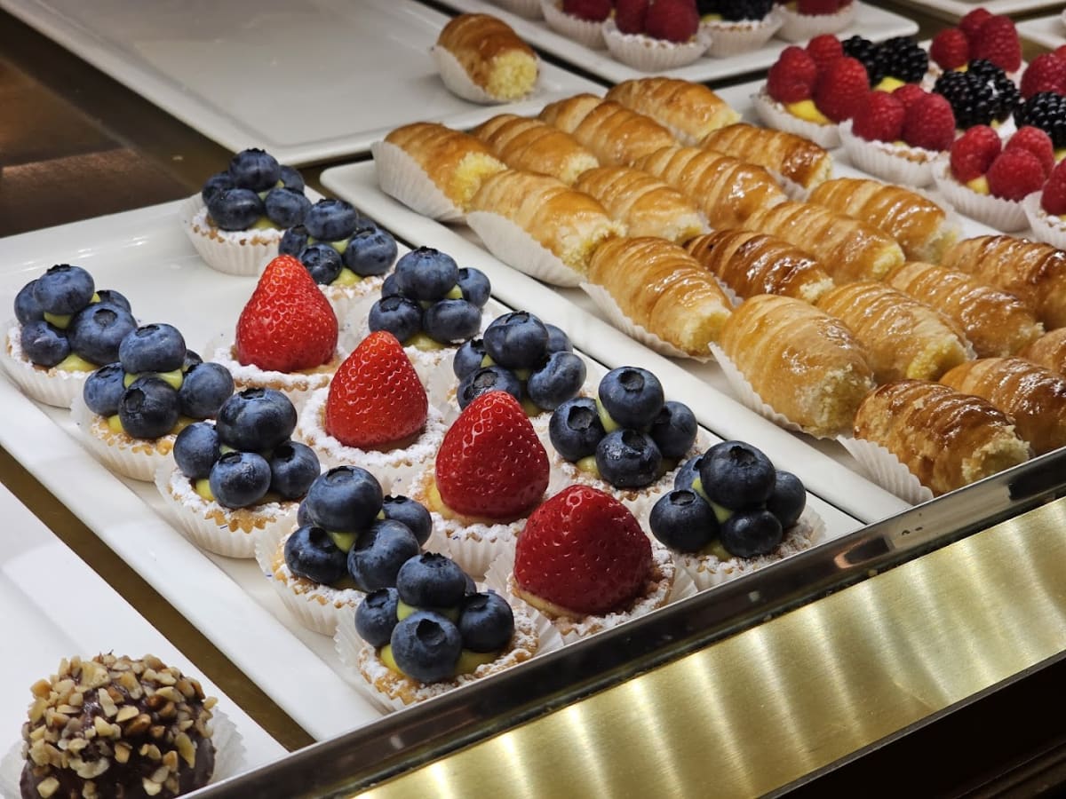 Private tour: Pasticceria Cova with local guide - Image 1