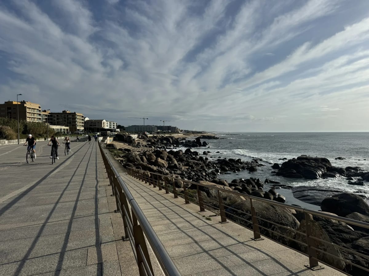 Ciclovia and Passadiço across Orla Marítima de Gaia