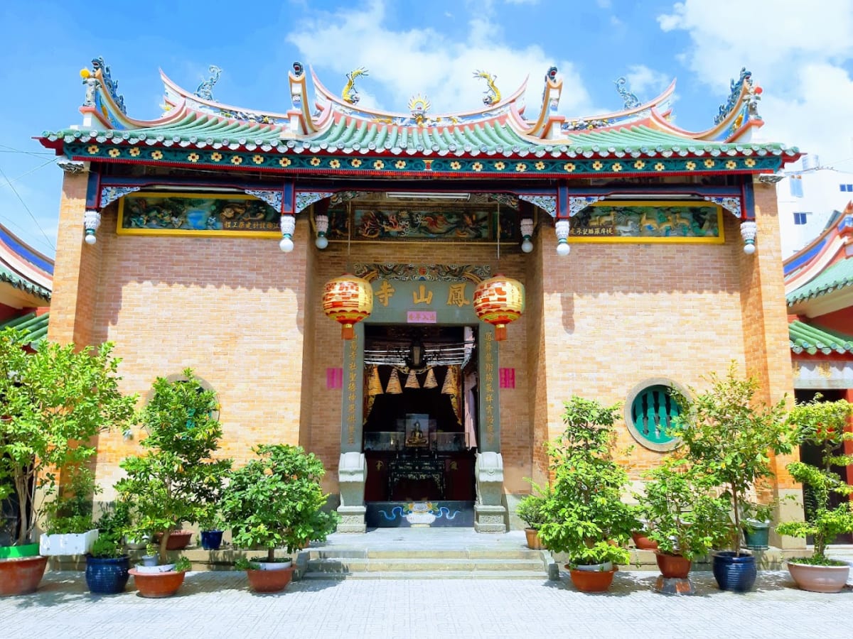 Private tour: Phung Son Temple with local guide - Image 1