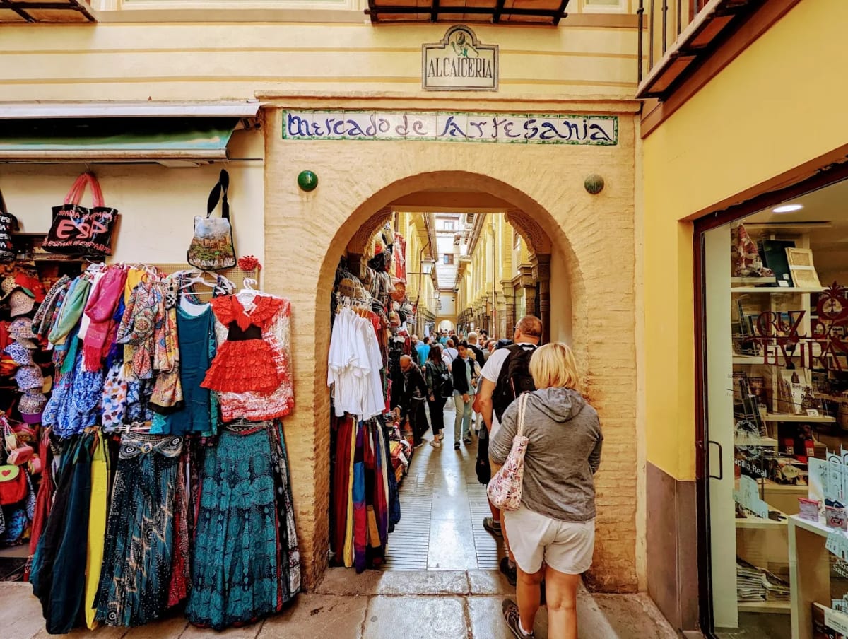 Private tour: Alcaicería with local guide - Image 1