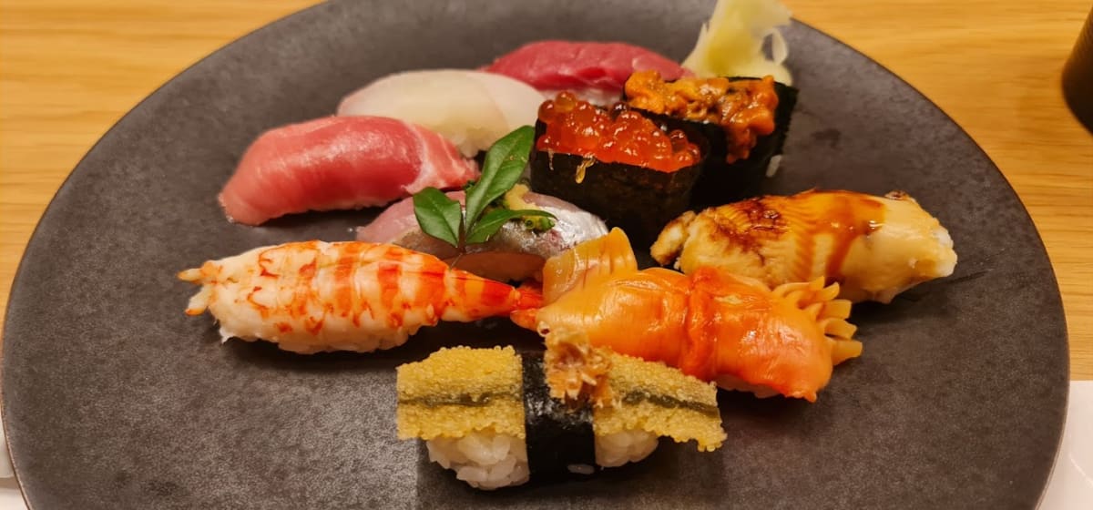 Private tour: Tsukiji Sushi Iwa with local guide - Image 1