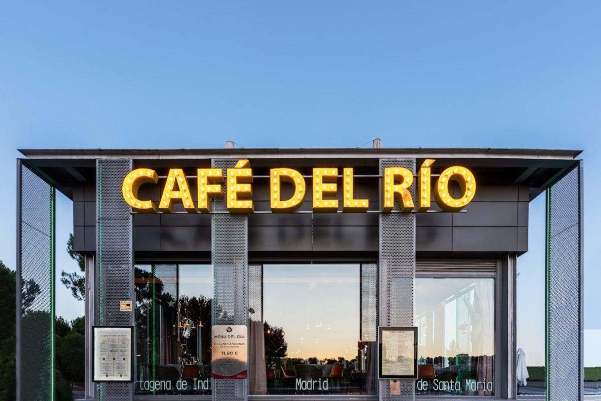 Private tour: Café del Río with local guide - Image 1
