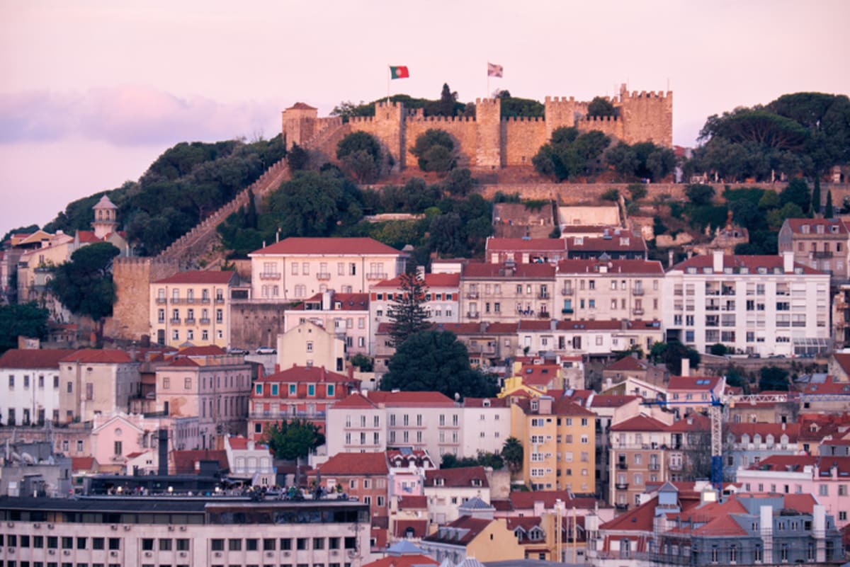 Private tour: Castelo de São Jorge with local guide - Image 1
