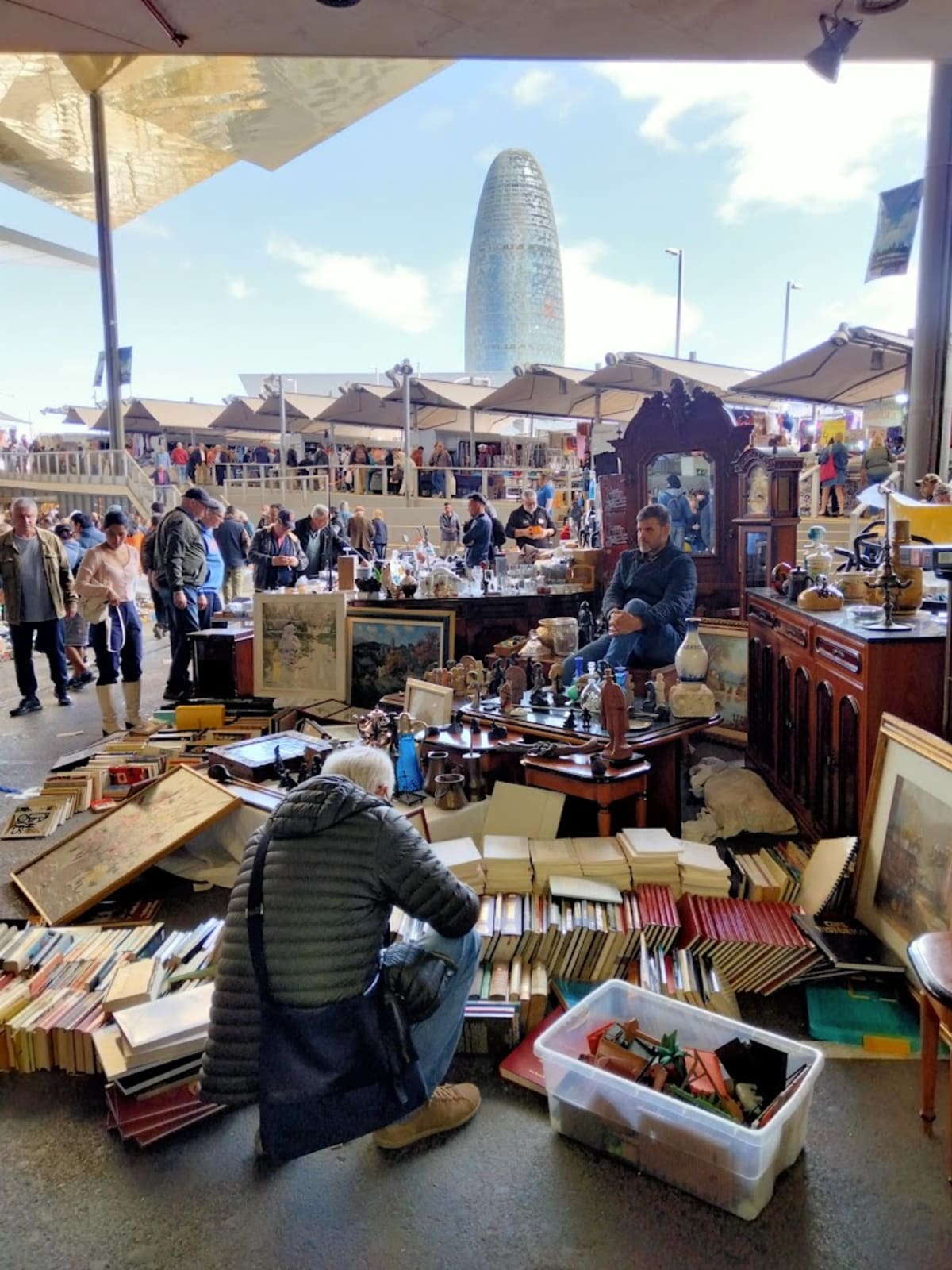Private tour: Mercat dels Encants with local guide - Image 1