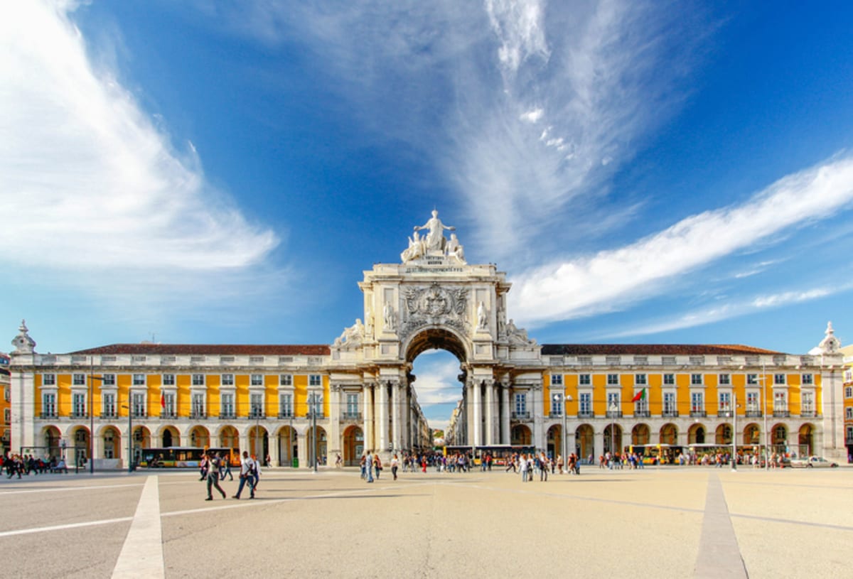 Private tour: Praça do Comércio ou Terreiro do Paço with local guide - Image 1