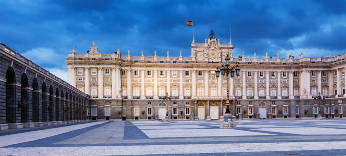 Private tour: Royal Palace of Madrid with local guide - Image 1