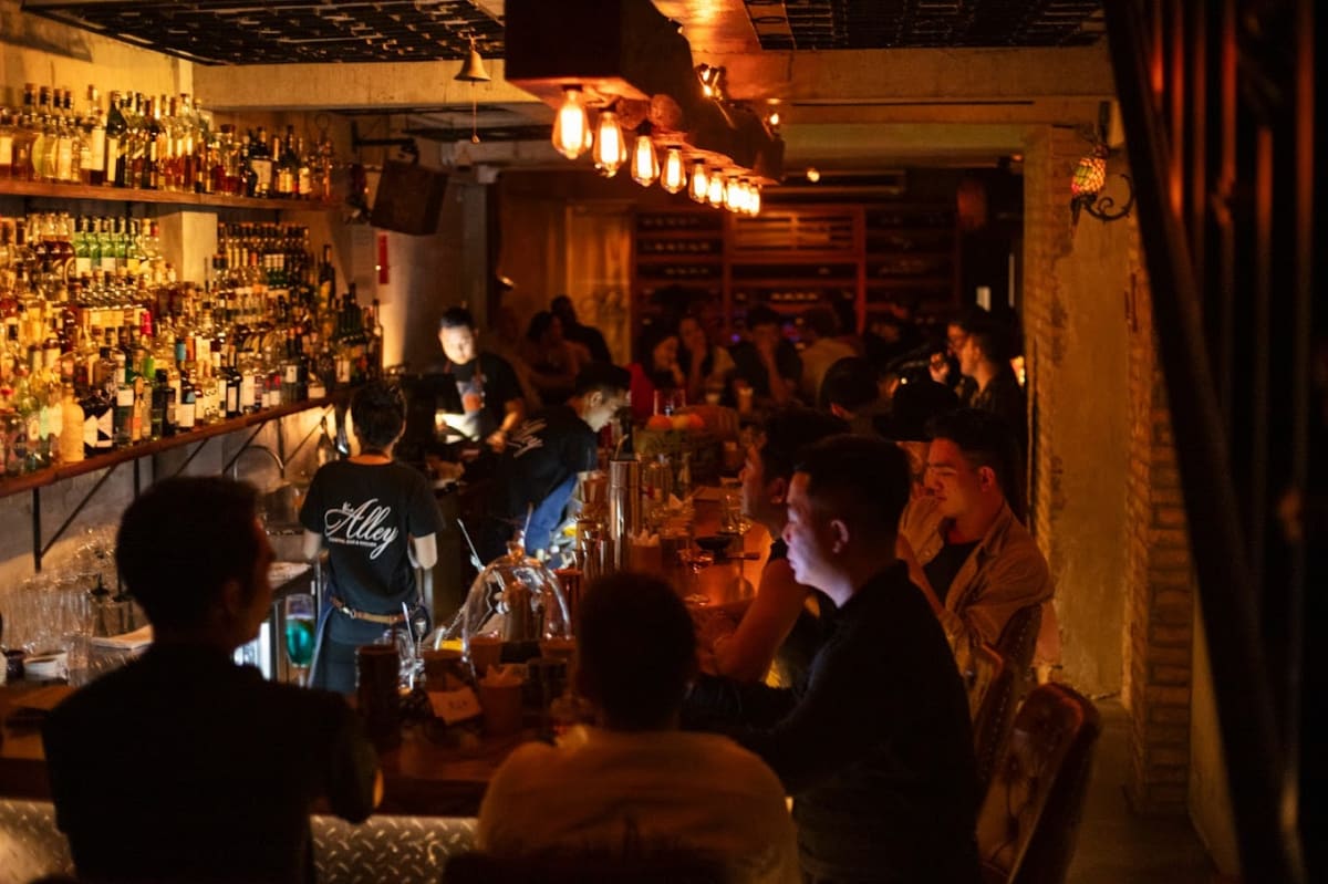 Private tour: The Alley Cocktail Bar & Kitchen with local guide - Image 1