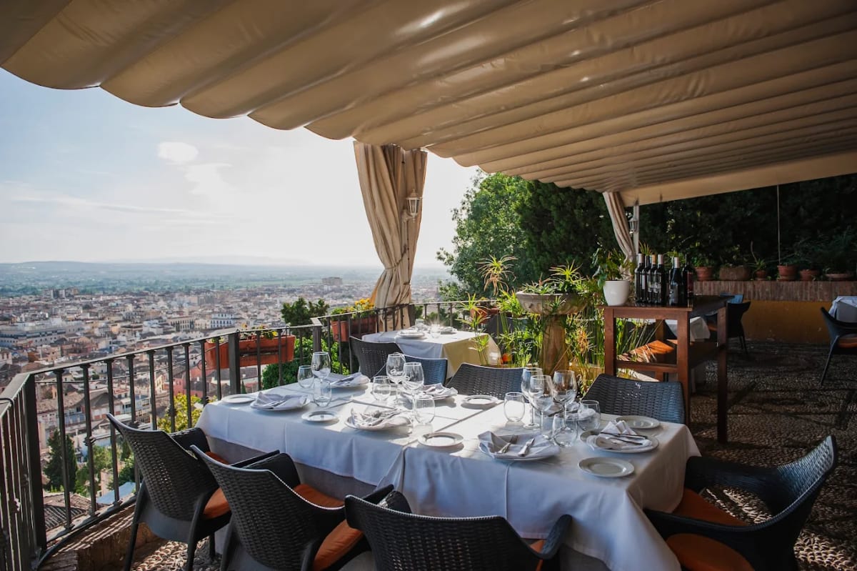 Private tour: Restaurante Mirador Carmen de San Miguel with local guide - Image 1