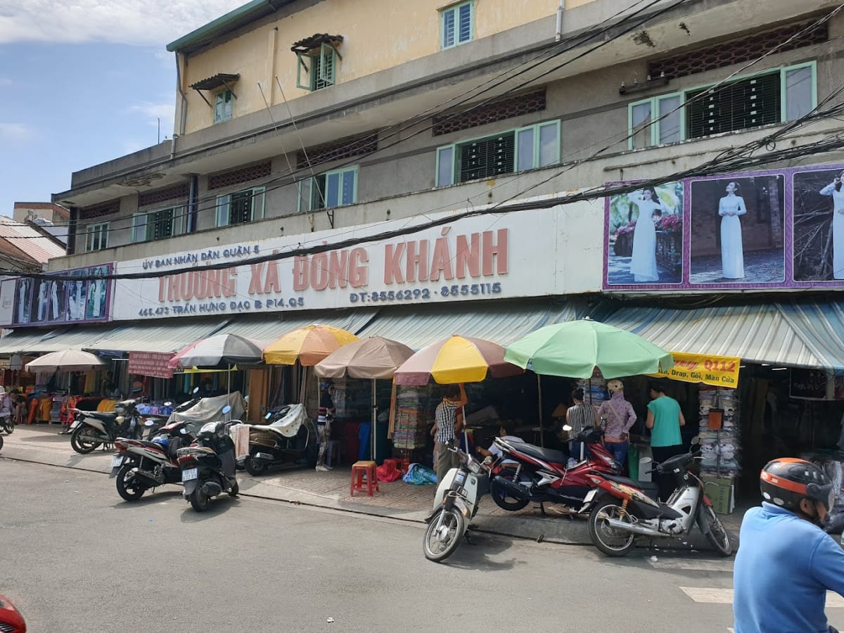Private tour: Soai Kinh Lam Fabric Market with local guide - Image 1