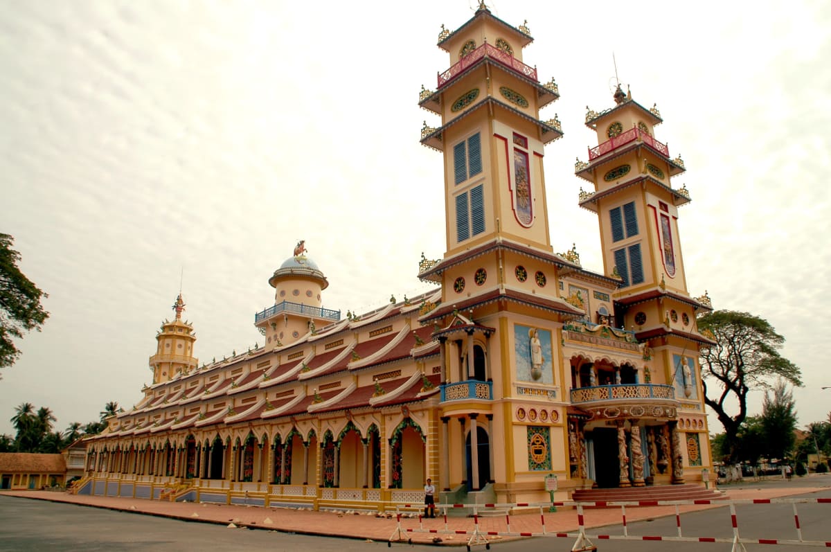Private tour: Tay Ninh Province with local guide - Image 1
