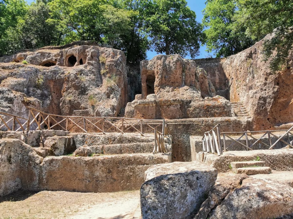 Private tour: Parco Archeologico Città del Tufo with local guide - Image 1