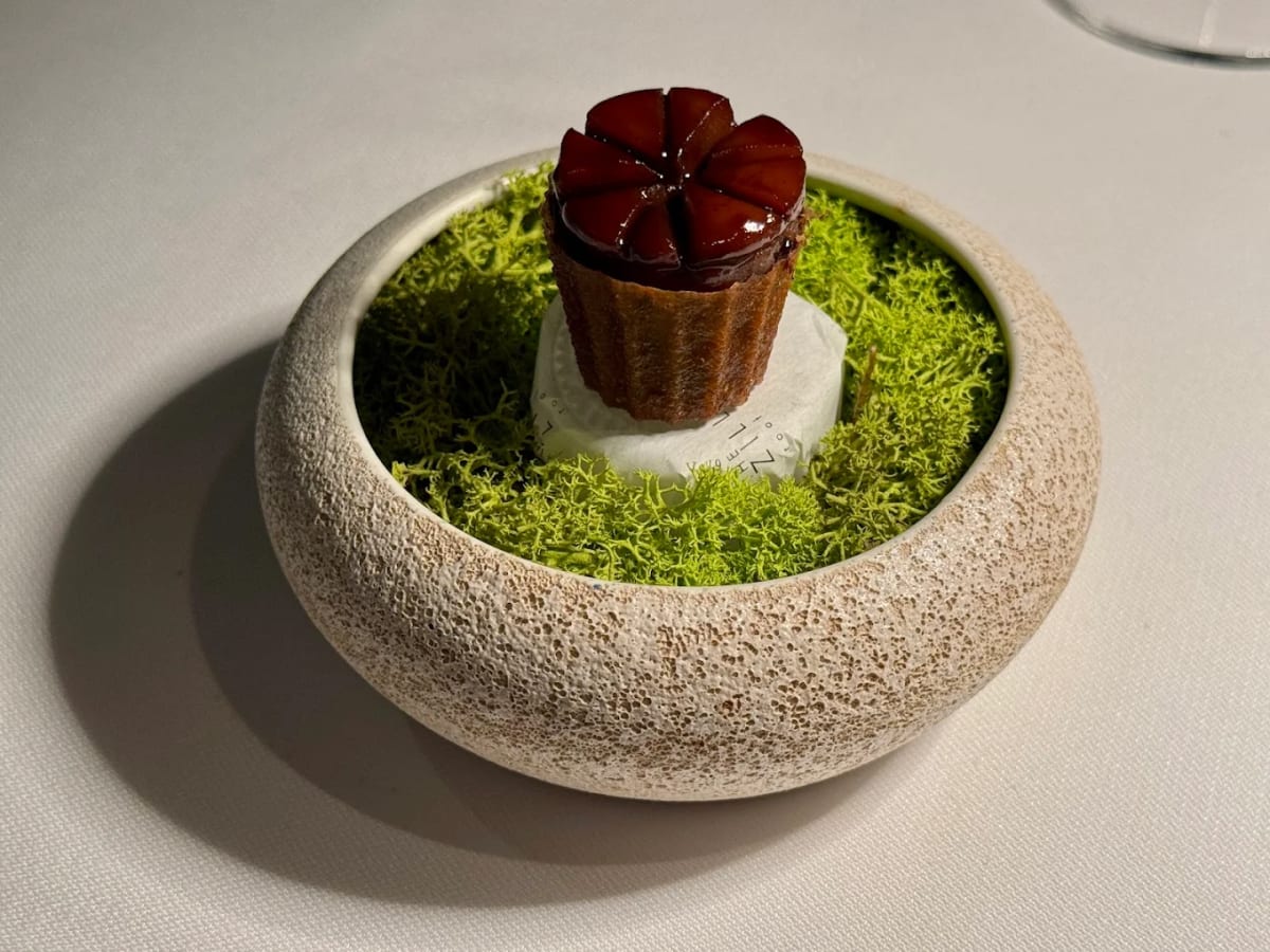 Private tour: The Zillers Rooftop Gastronomy with local guide - Image 1