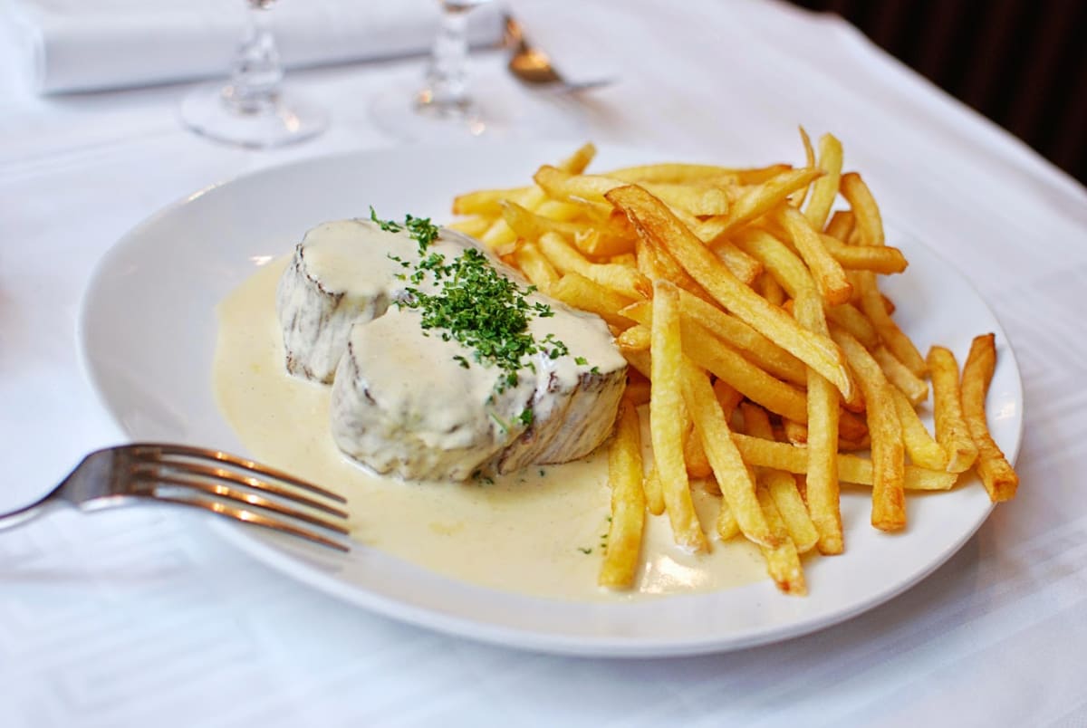 Private tour: Chez Georges with local guide - Image 1