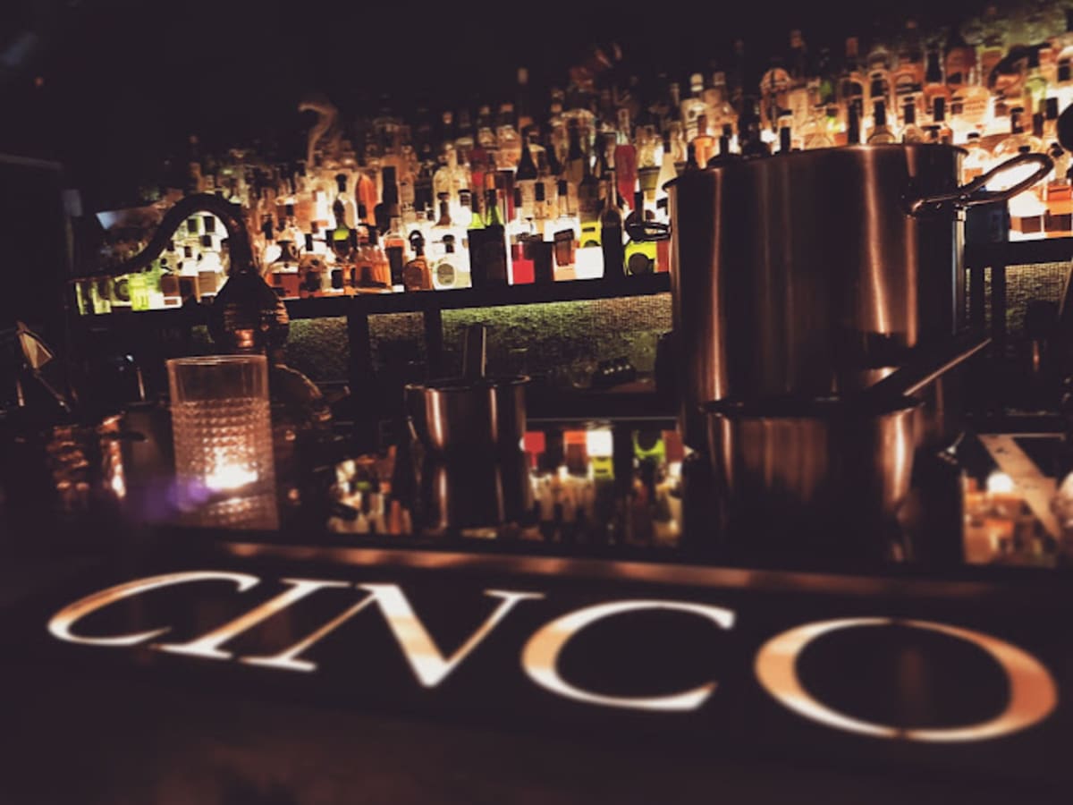 Private tour: CINCO Lounge with local guide - Image 1