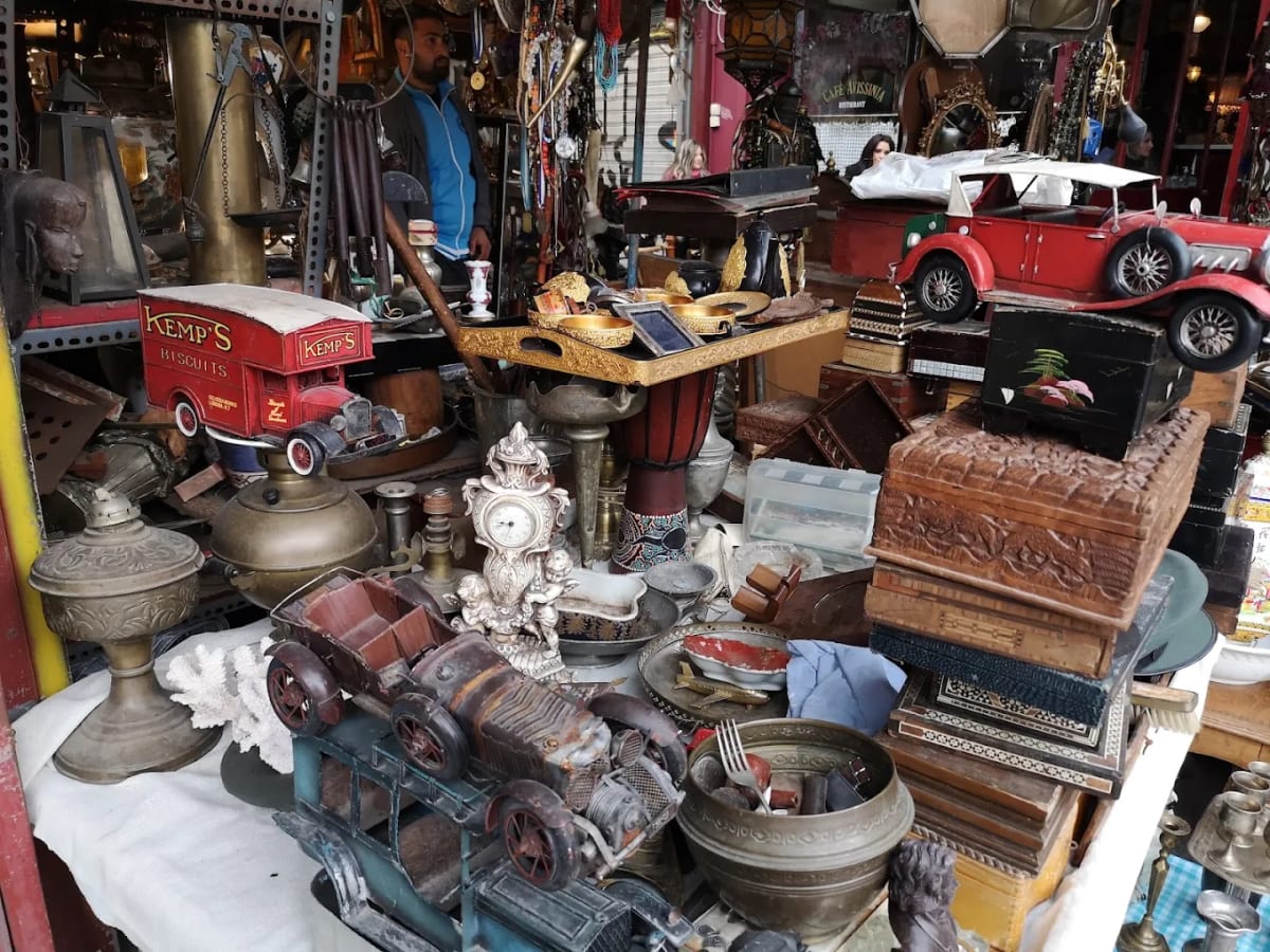 Private tour: Monastiraki Flea Market with local guide - Image 1