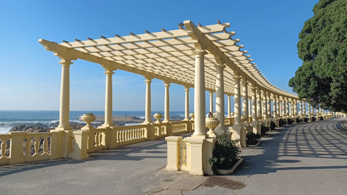 Private tour: Pérgola da Foz with local guide - Image 1