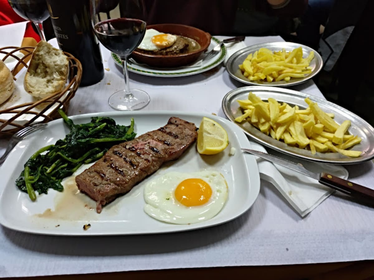 Private tour: Das Flores with local guide - Image 1