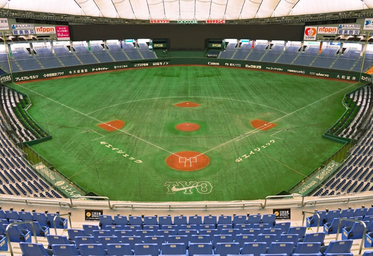 Yomiuri Giants Game at the Tokyo Dome