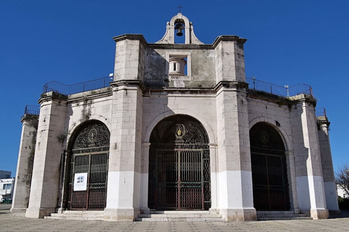 Private tour: Capela de Santo Amaro with local guide - Image 1