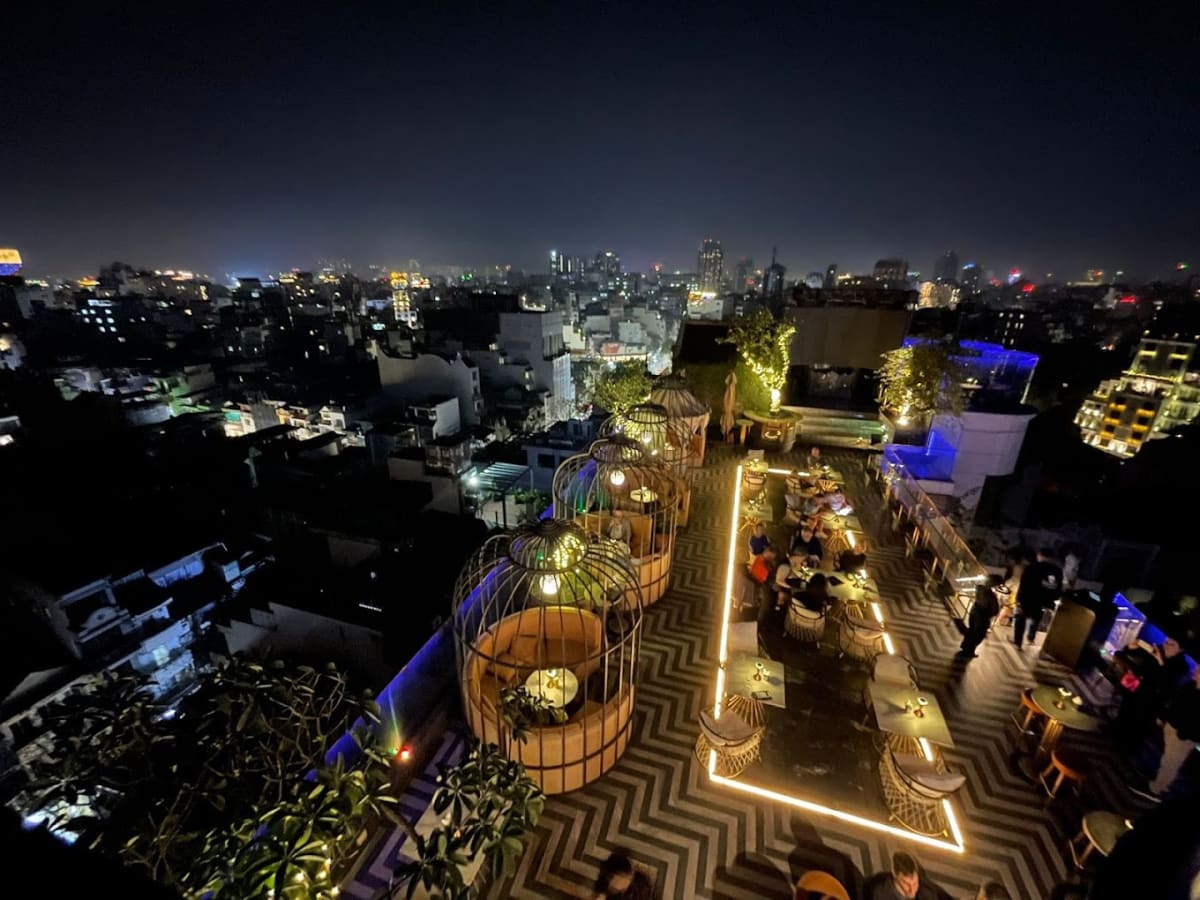 Private tour: Ignite Sky Bar with local guide - Image 1