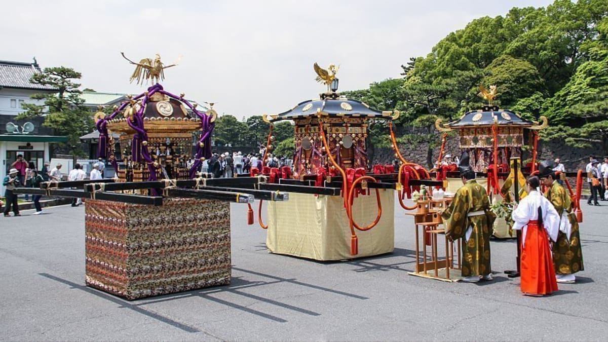 Private tour: Sanno Matsuri with local guide - Image 1