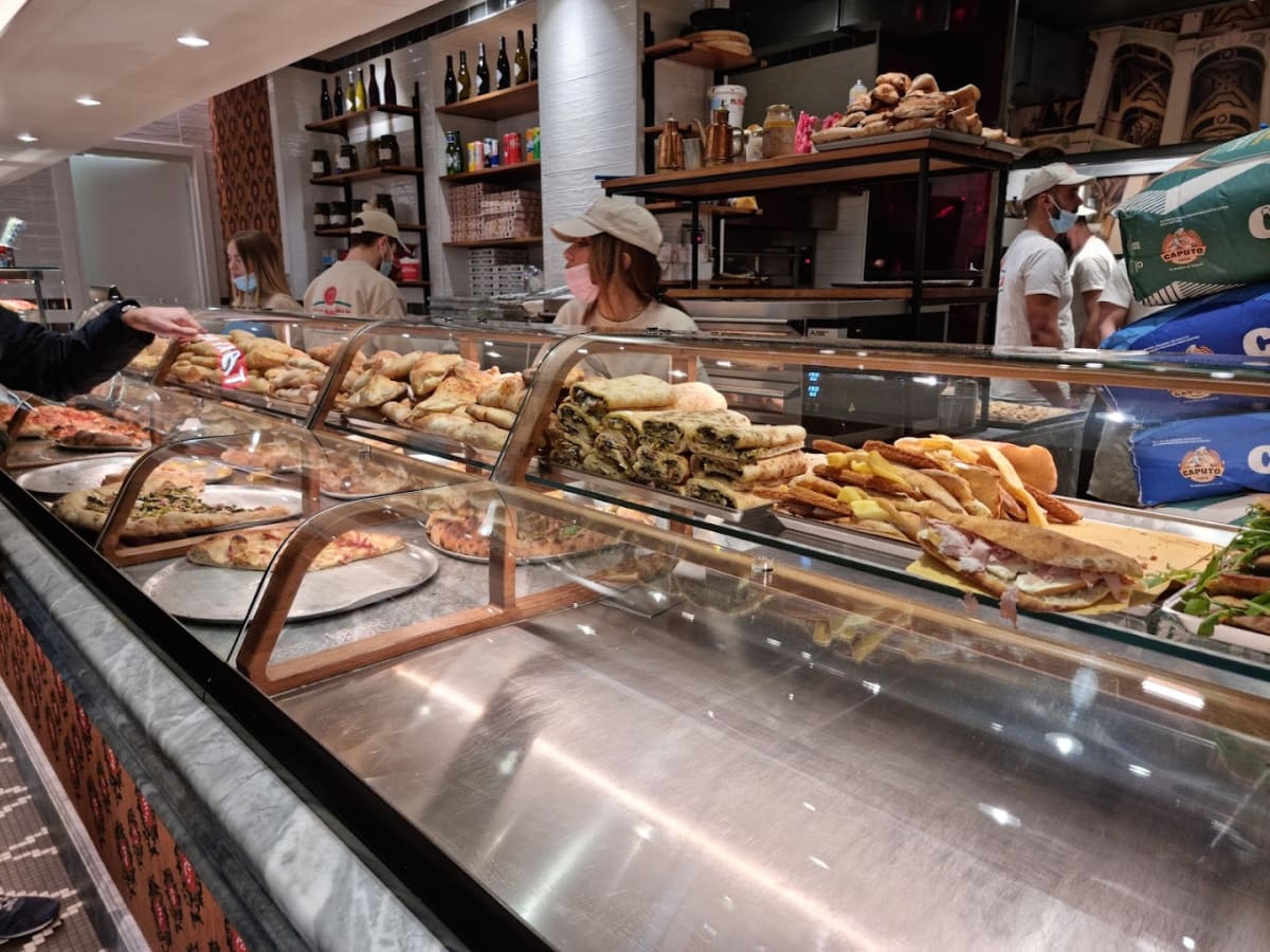 Private tour: Panzerotti Luini with local guide - Image 1