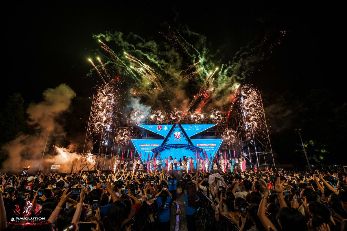 Private tour: Ravolution Music Festival with local guide - Image 1