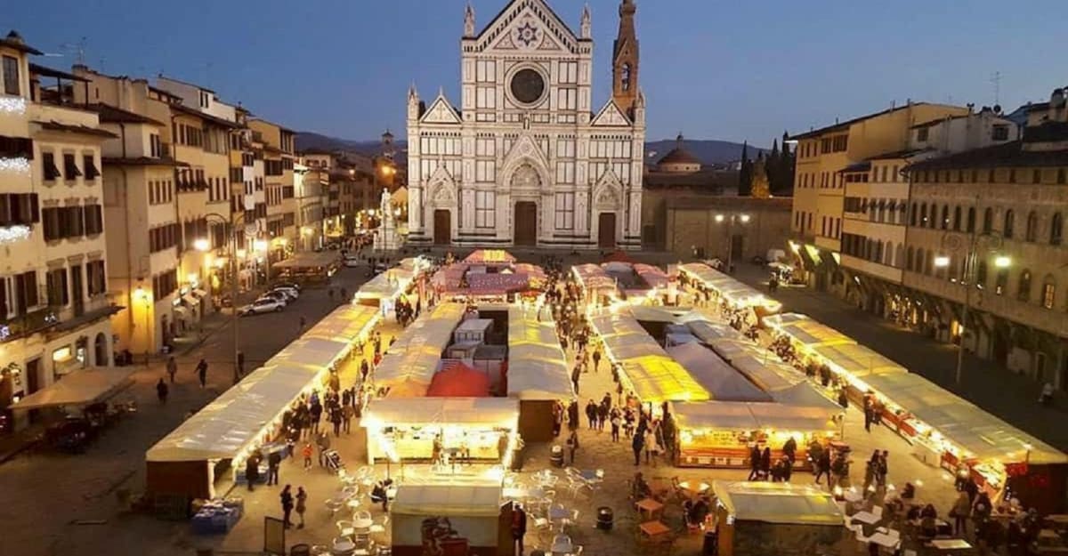 Private tour: Christmas Market in Piazza Santa Croce: Weihnachtsmarkt with local guide - Image 1