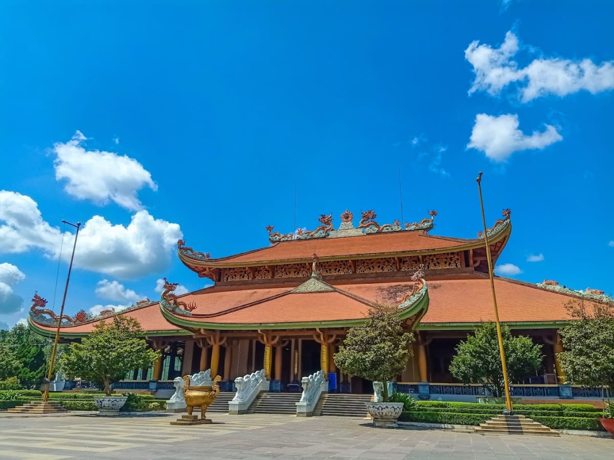 Private tour: Ben Duoc Memorial Temple with local guide - Image 1