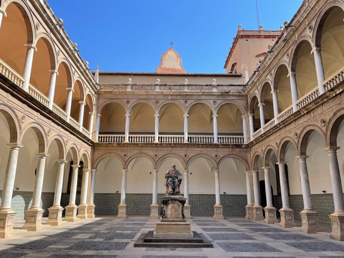 Private tour: Iglesia del Patriarca with local guide - Image 1
