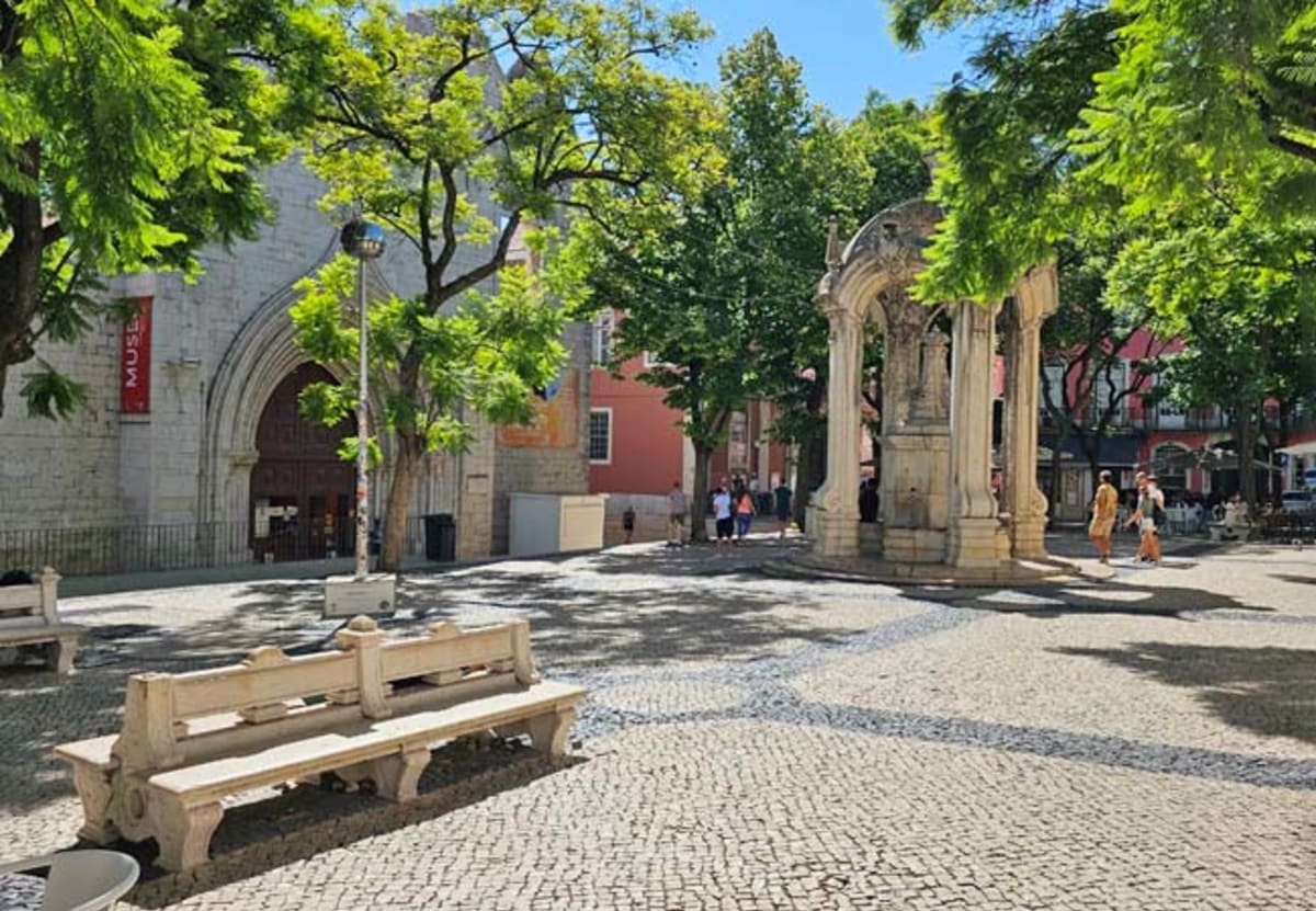 Private tour: Largo do Carmo with local guide - Image 1