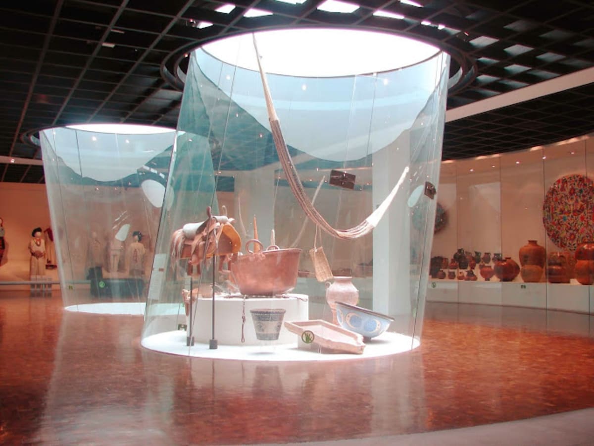 Private tour: Museo de Arte Popular with local guide - Image 1