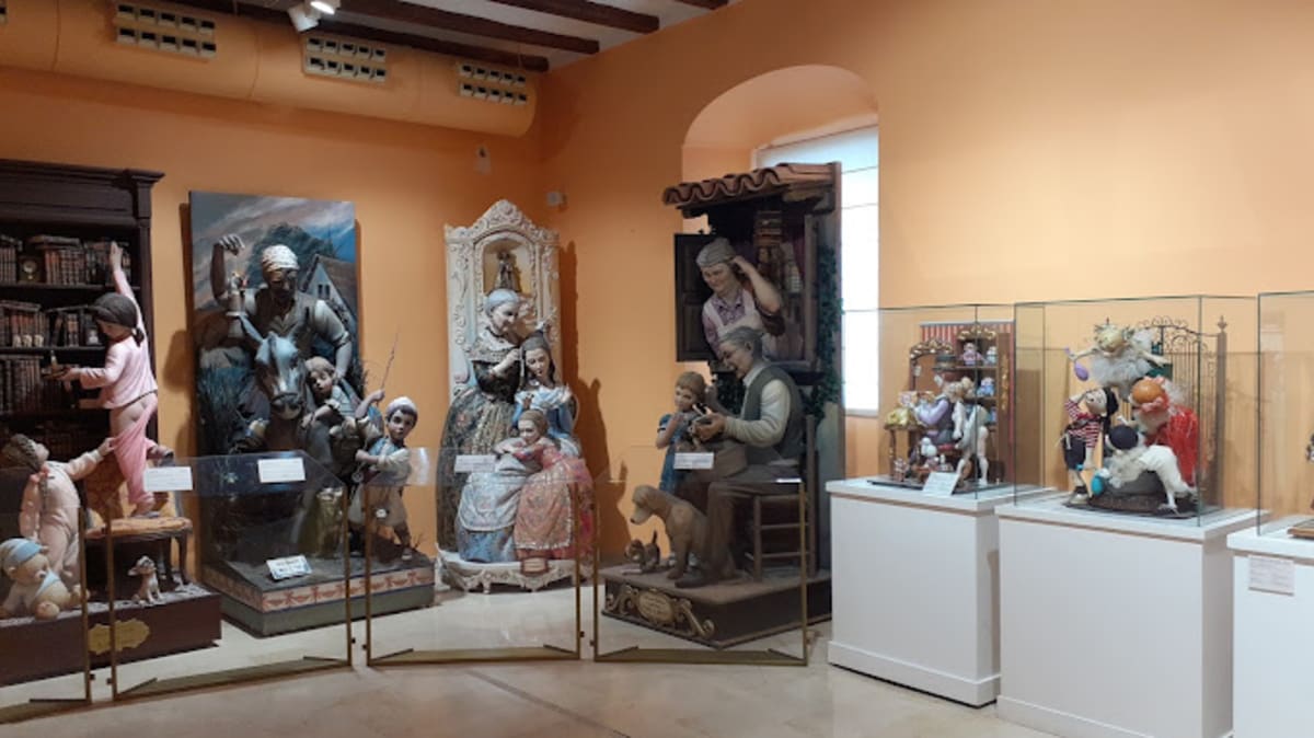 Private tour: Museu Faller de València with local guide - Image 1