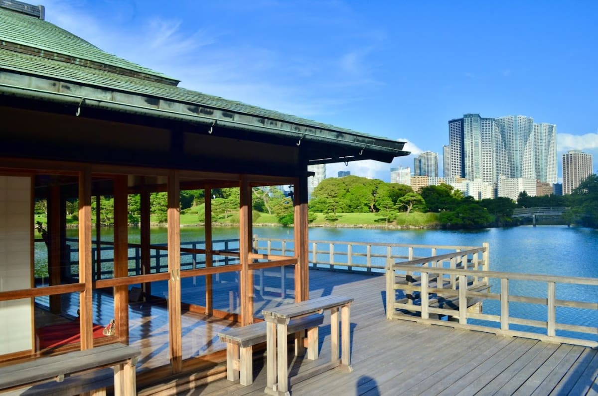 Nakajima-no-ochaya (At Hama-rikyu Gardens)
