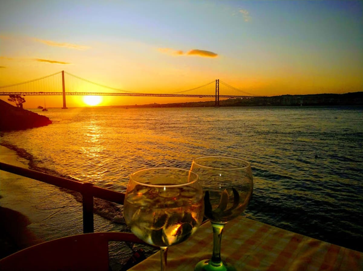 Private tour: Ponto Final Restaurant with local guide - Image 1