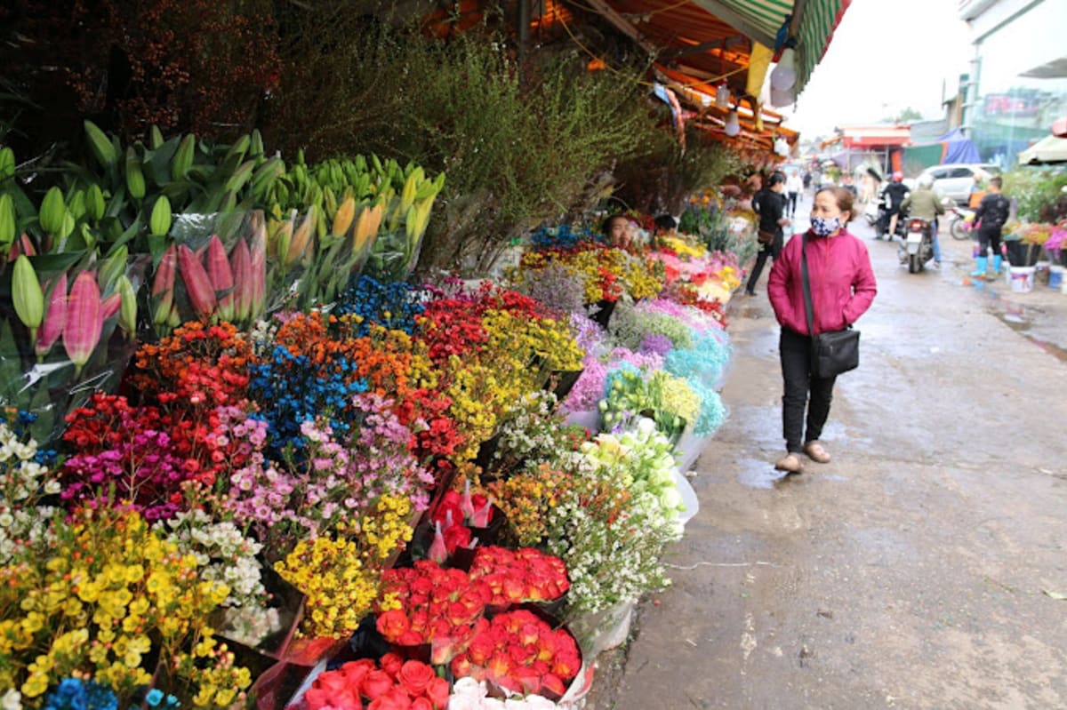 Quang Ba Flower Market