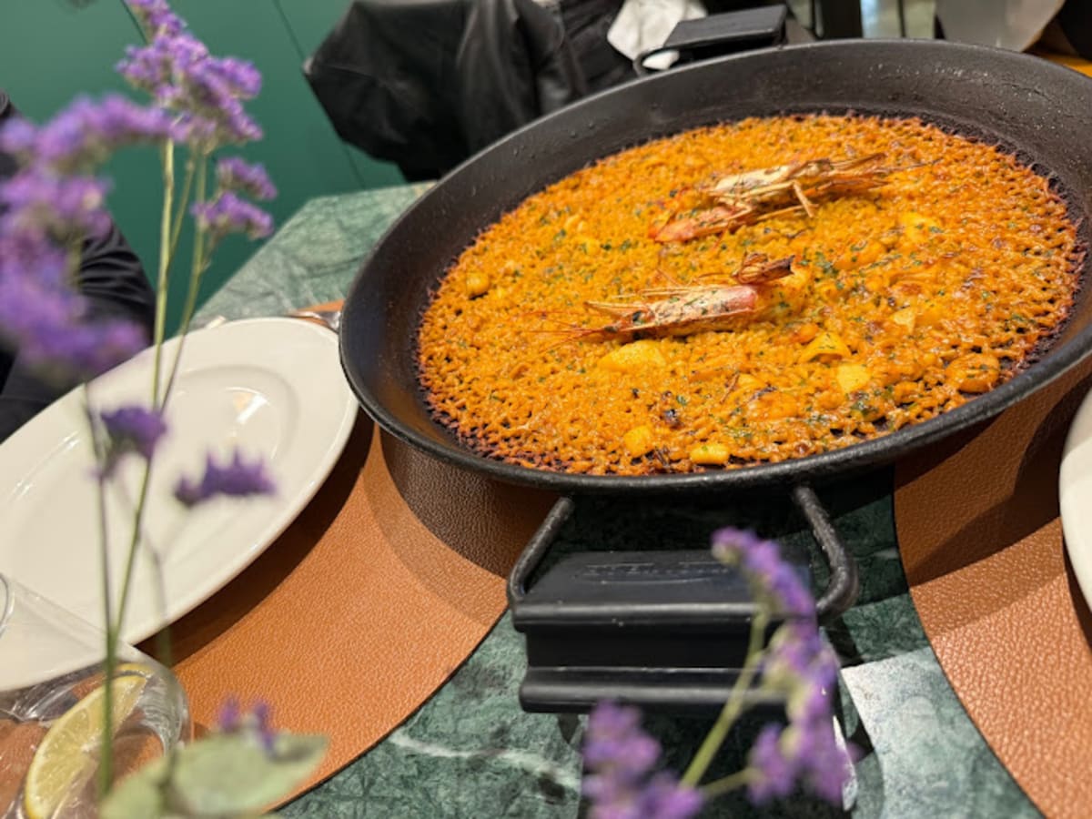 Private tour: Restaurante Navarro with local guide - Image 1