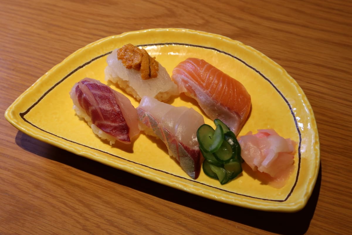 Private tour: Sushi-ya no Uokin Ginza (鮨屋のうおきん) with local guide - Image 1