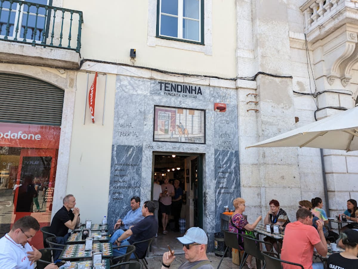 Private tour: Tendinha do Rossio with local guide - Image 1