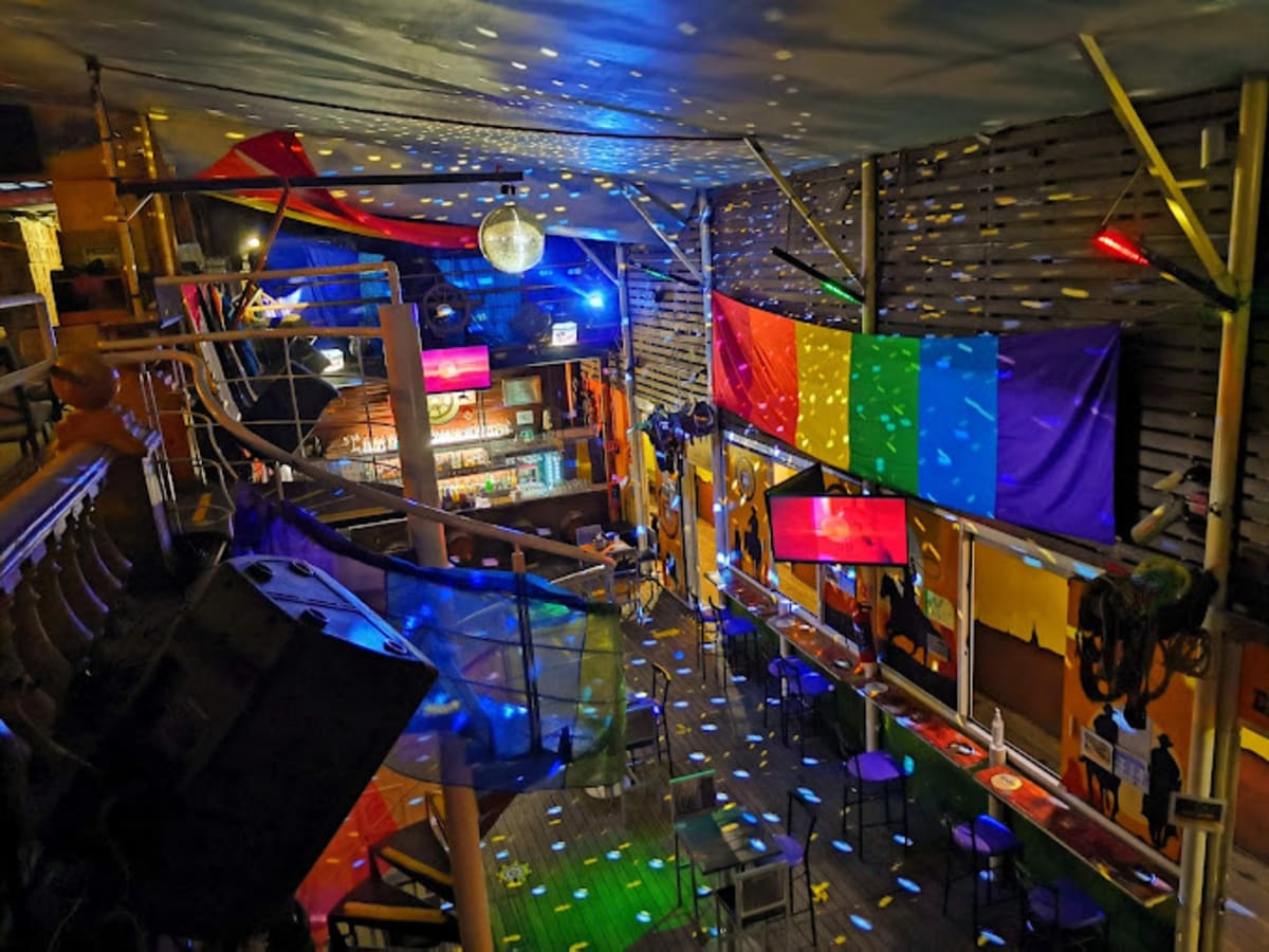Private tour: Vaqueros Bar with local guide - Image 1